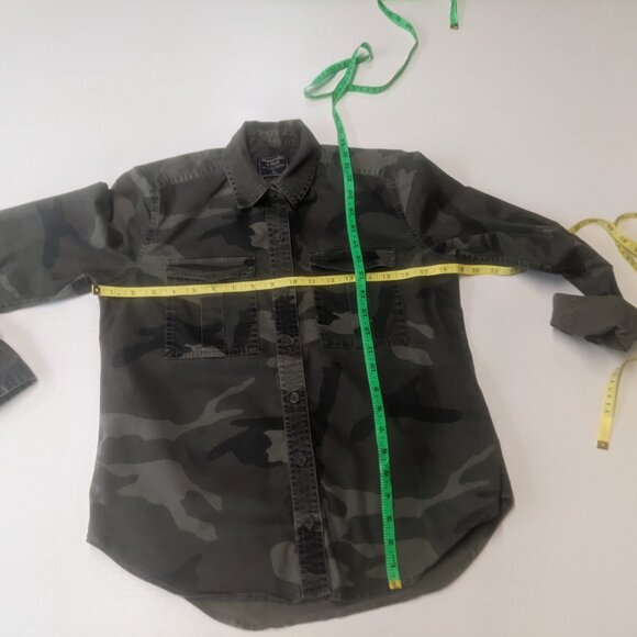 Abercrombie & Fitch Size XS Camo Button Down Long Sleeves - Picture 11 of 13